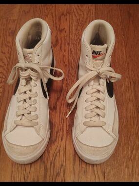 Nike White and Black High-Top Sneakers 7 Y so 8.5 Women's Size approx